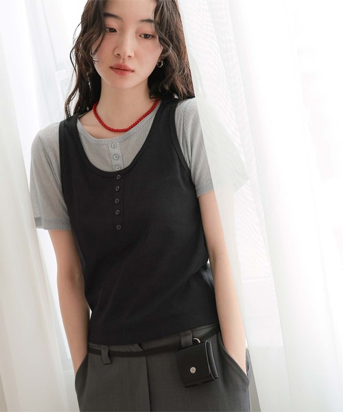 miette(ミエット)の「レイヤードライク半袖トップス(Tシャツ/カットソー・レディース・チャコールグレー/ブラック/ネイビー/レッド・L/M/S)」の9枚目の写真