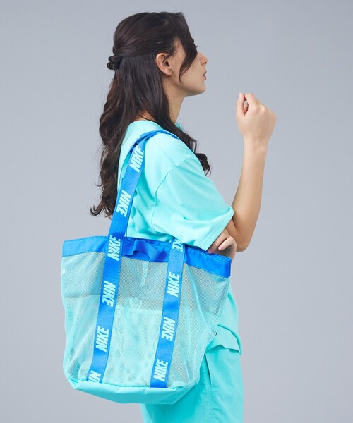 NIKE(ナイキ)の「【NIKE / ナイキ】1994044 メッシュトートバッグ / 20L / ユニセックス(トートバッグ・メンズ・グレー/サックスブルー/ブラック・フリー)」の3枚目の写真