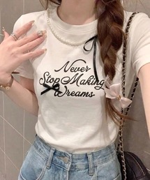 【2026春夏新作】フロッキープリントパールネックリボンロゴTシャツ