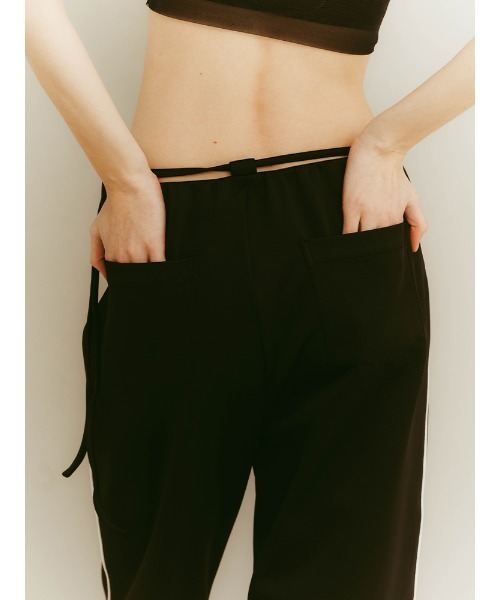 ILANIS(イラニス)の「Quiet Drawstring Jersey Pants(その他パンツ・レディース・アイボリー/ネイビー/ブラック・FREE)」の8枚目の写真
