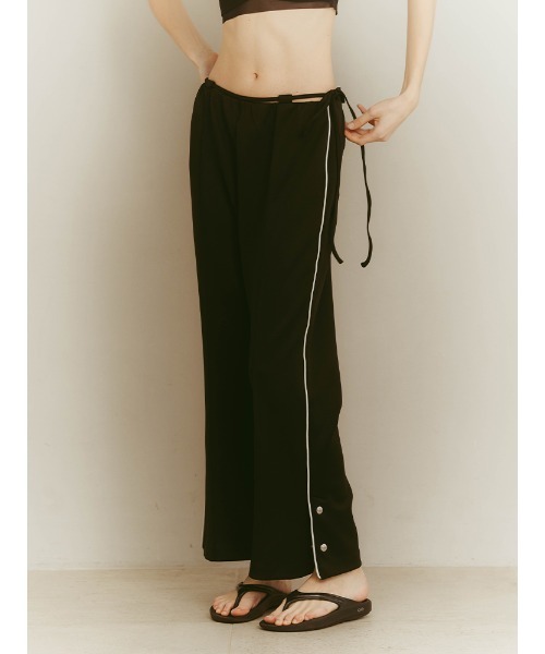 ILANIS(イラニス)の「Quiet Drawstring Jersey Pants(その他パンツ・レディース・アイボリー/ネイビー/ブラック・FREE)」の6枚目の写真