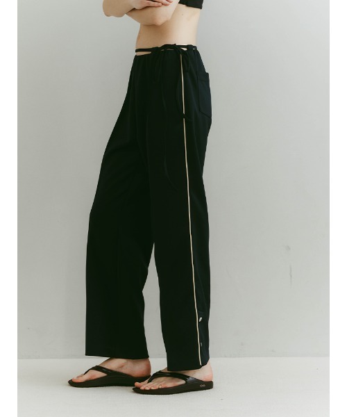 ILANIS(イラニス)の「Quiet Drawstring Jersey Pants(その他パンツ・レディース・アイボリー/ネイビー/ブラック・FREE)」の20枚目の写真