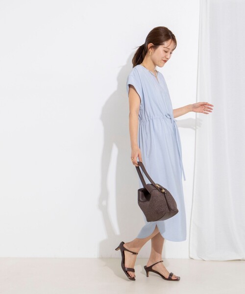 NOLLEY’S（ノーリーズ）の「ウォッシャブル前タックワンピース（ワンピース・レディース・サックスブルー/ブラック/ベージュ・36/38）」の4枚目の写真