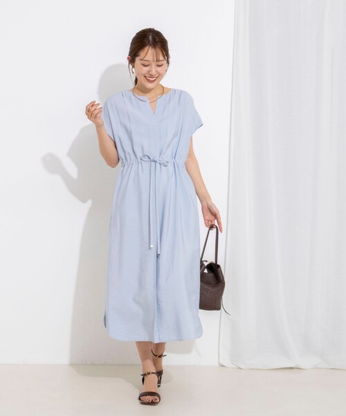 NOLLEY’S（ノーリーズ）の「ウォッシャブル前タックワンピース（ワンピース・レディース・サックスブルー/ブラック/ベージュ・36/38）」の5枚目の写真