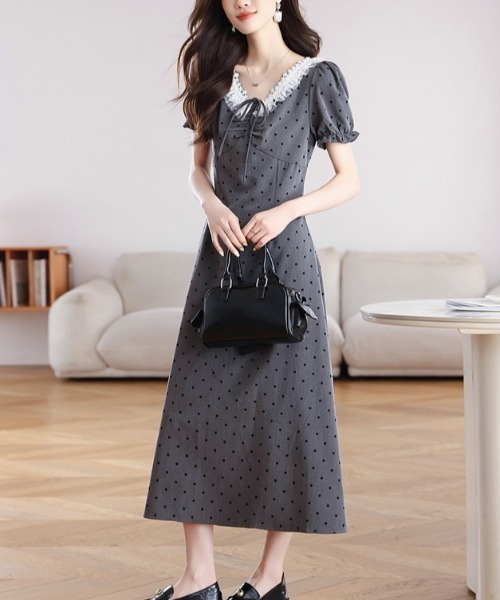 LUCPY(ラクピー)の「ドット柄レースネックロングワンピース(ワンピース・レディース・グレー・X-LARGE/LARGE/MEDIUM/SMALL)」の2枚目の写真