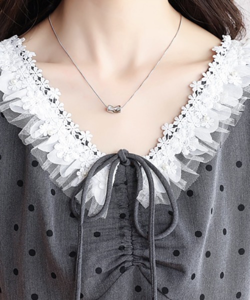 LUCPY(ラクピー)の「ドット柄レースネックロングワンピース(ワンピース・レディース・グレー・X-LARGE/LARGE/MEDIUM/SMALL)」の5枚目の写真