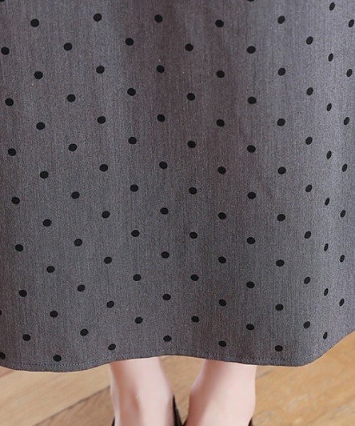 LUCPY(ラクピー)の「ドット柄レースネックロングワンピース(ワンピース・レディース・グレー・X-LARGE/LARGE/MEDIUM/SMALL)」の7枚目の写真