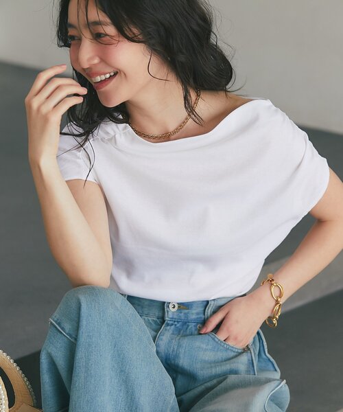 La boutique BonBon(ラブティックボンボン)の「【オシャレ度UP!】アシメドレープネックフレンチカットソー(Tシャツ/カットソー・レディース・ネイビー/ホワイト・FREE)」の1枚目の写真