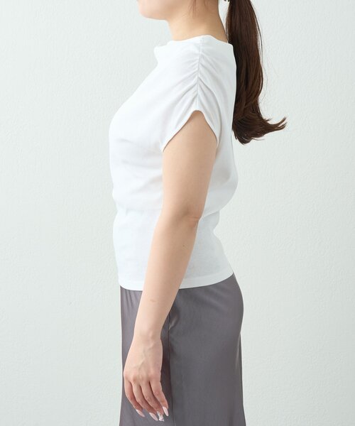 La boutique BonBon(ラブティックボンボン)の「【オシャレ度UP!】アシメドレープネックフレンチカットソー(Tシャツ/カットソー・レディース・ネイビー/ホワイト・FREE)」の4枚目の写真