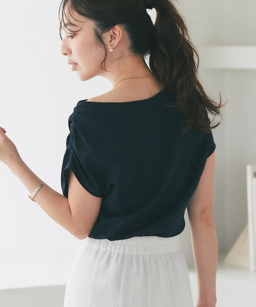 La boutique BonBon(ラブティックボンボン)の「【オシャレ度UP!】アシメドレープネックフレンチカットソー(Tシャツ/カットソー・レディース・ネイビー/ホワイト・FREE)」の8枚目の写真