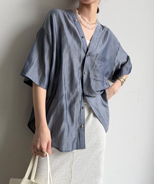 DouDou(ドゥドゥ)の「シャンブレーVVシャツ(シャツ/ブラウス・レディース・ピンク/ブラック/グレイッシュベージュ/ブルー/オフホワイト・FREE)」の5枚目の写真
