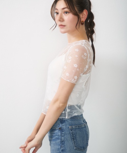 Lunea(ルネア)の「フラワーレースシアートップス / floral lace sheer top(Tシャツ/カットソー・レディース・アイボリー/ホワイト・FREE)」の6枚目の写真