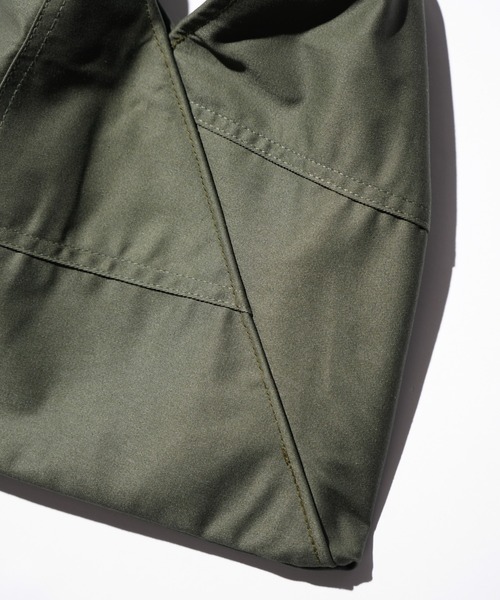 THRIFTY LOOK(スリフティールック)の「THRIFTY LOOK / スリフティールック BDU TRIANGLE TOTE SMALL トライアングル トートバッグ スモールサイス(トートバッグ・メンズ・ブラック/オリーブ・FREE)」の15枚目の写真
