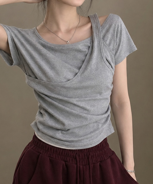 VIVID LADY(ビビッドレディー)の「アシメワンショル レイヤード風 半袖Tシャツ(Tシャツ/カットソー・レディース・グレー/ブラック/ホワイト・FREE)」の9枚目の写真