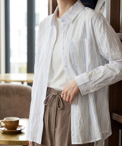 umune（ウムネ）の「ストライプシャツ 長袖 オーバーサイズ ルーズ ビッグシルエット ワッシャー加工 シアー感 透け感 薄手 羽織り カジュアル トップス 秋 冬（シャツ/ブラウス・レディース・ライトブルー/ライトピンク/ライトグレー・FREE）」の4枚目の写真