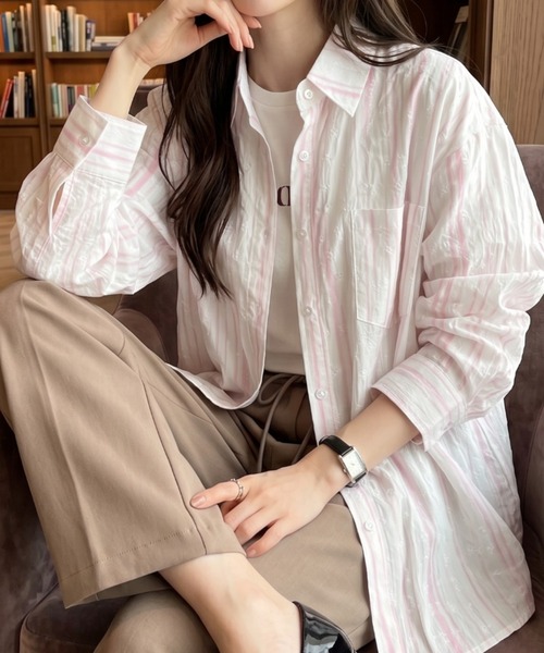 umune（ウムネ）の「ストライプシャツ 長袖 オーバーサイズ ルーズ ビッグシルエット ワッシャー加工 シアー感 透け感 薄手 羽織り カジュアル トップス 秋 冬（シャツ/ブラウス・レディース・ライトブルー/ライトピンク/ライトグレー・FREE）」の11枚目の写真