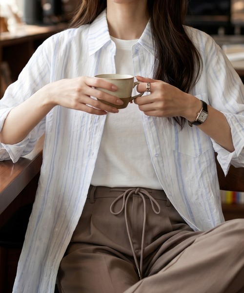 umune（ウムネ）の「ストライプシャツ 長袖 オーバーサイズ ルーズ ビッグシルエット ワッシャー加工 シアー感 透け感 薄手 羽織り カジュアル トップス 秋 冬（シャツ/ブラウス・レディース・ライトブルー/ライトピンク/ライトグレー・FREE）」の13枚目の写真