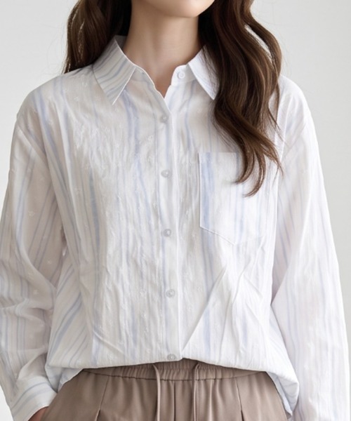 umune（ウムネ）の「ストライプシャツ 長袖 オーバーサイズ ルーズ ビッグシルエット ワッシャー加工 シアー感 透け感 薄手 羽織り カジュアル トップス 秋 冬（シャツ/ブラウス・レディース・ライトブルー/ライトピンク/ライトグレー・FREE）」の17枚目の写真
