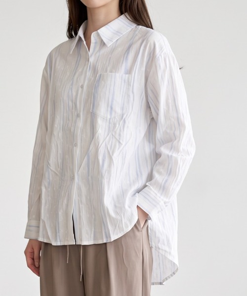 umune（ウムネ）の「ストライプシャツ 長袖 オーバーサイズ ルーズ ビッグシルエット ワッシャー加工 シアー感 透け感 薄手 羽織り カジュアル トップス 秋 冬（シャツ/ブラウス・レディース・ライトブルー/ライトピンク/ライトグレー・FREE）」の15枚目の写真