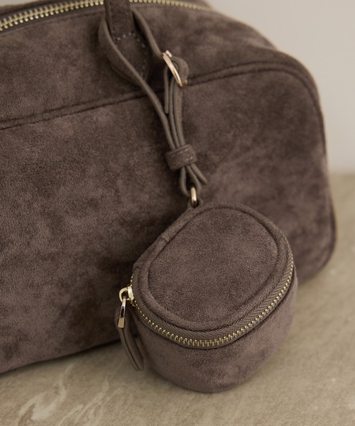 SALON adam et rope'(サロン アダム エ ロペ)の「【WEB限定】チャーム付きスウェードライクミドルバッグ(ハンドバッグ・レディース・キャメル/ベージュ系その他・FREE)」の22枚目の写真