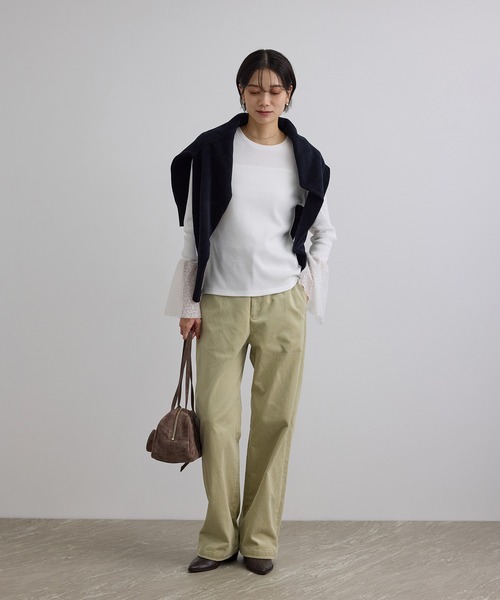 SALON adam et rope'(サロン アダム エ ロペ)の「【WEB限定】チャーム付きスウェードライクミドルバッグ(ハンドバッグ・レディース・キャメル/ベージュ系その他・FREE)」の4枚目の写真