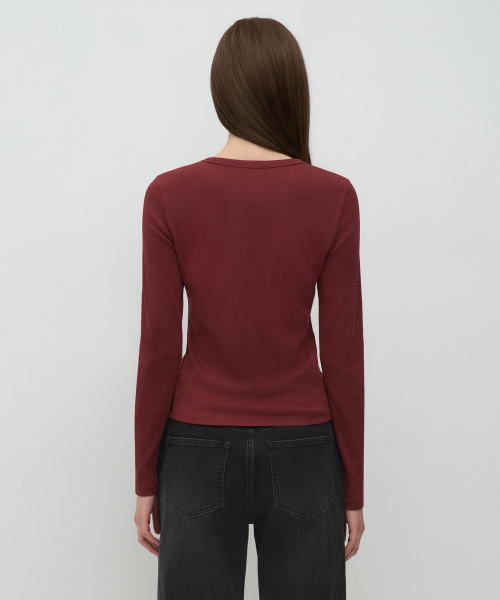 MUSINSA STANDARD WOMAN（ムシンサスタンダードウーマン）の「ウィメンズスリムクルーネック長袖Tシャツ[チリレッド]（Tシャツ/カットソー・レディース・その他・LARGE/MEDIUM/SMALL/X-SMALL）」の3枚目の写真