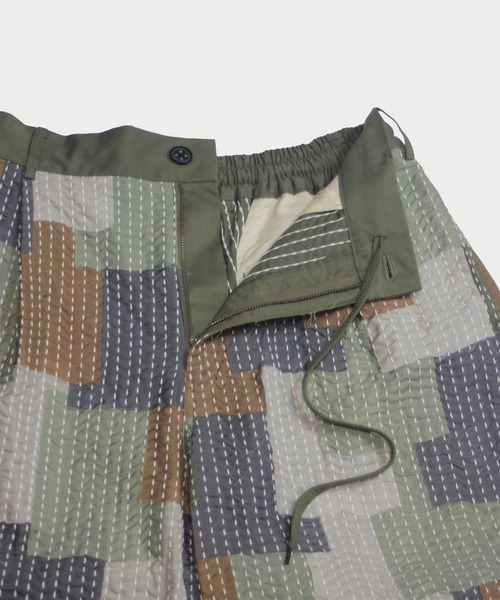 amok(アモク)の「SASHIKO PATCHED SHORT PANTS(その他パンツ・メンズ・カーキ/マルチ・M/L/S)」の3枚目の写真