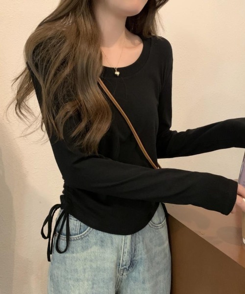 owen(オーウェン)の「ロングスリーブ トップス シャーリングデザイン ロングTシャツ カットソー(Tシャツ/カットソー・レディース・ブラック/ホワイト/ライトグレー・S/M/L)」の10枚目の写真