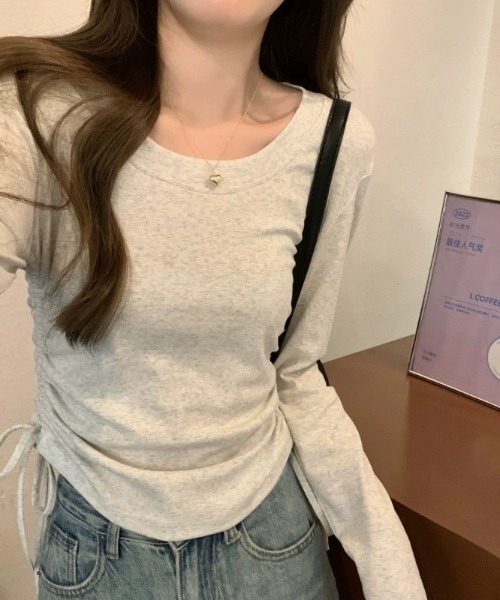 owen(オーウェン)の「ロングスリーブ トップス シャーリングデザイン ロングTシャツ カットソー(Tシャツ/カットソー・レディース・ブラック/ホワイト/ライトグレー・S/M/L)」の12枚目の写真