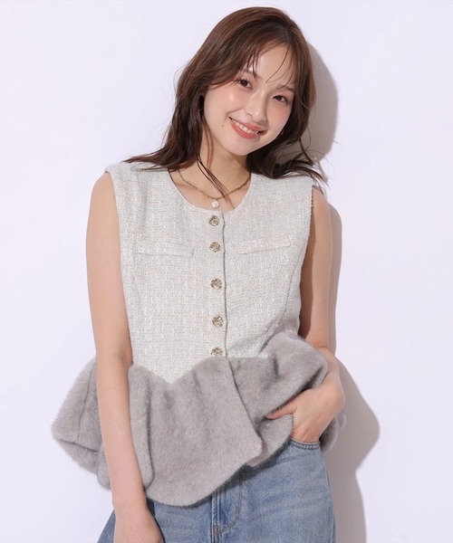 Mystrada(マイストラーダ)の「ファーペプラムジレ(その他アウター・レディース・ライトグレー・36/38)」の3枚目の写真