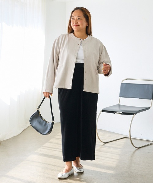 LAVEANGE(ラビアンジェ)の「カットスエードノーカラーライトジャケット|スナップボタン/羽織り/きれいめ(ノーカラージャケット・レディース・ブラウン/ライトグレー・3L/4L/M/LL/5L)」の4枚目の写真