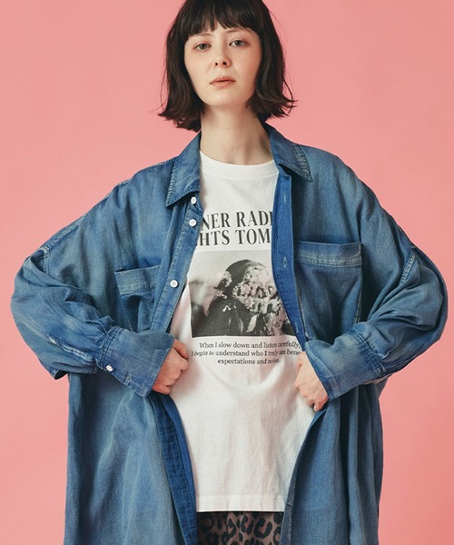 AT THE TRNK（アットザトランク）の「フラワープリント フォト Ｔシャツ AT THE TRNK（Tシャツ/カットソー・レディース・ベージュ/チャコール/ホワイト・フリー）」の2枚目の写真