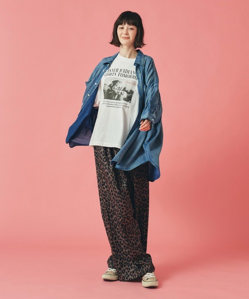 AT THE TRNK（アットザトランク）の「フラワープリント フォト Ｔシャツ AT THE TRNK（Tシャツ/カットソー・レディース・ベージュ/チャコール/ホワイト・フリー）」の22枚目の写真