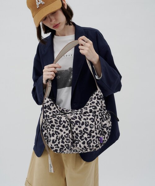 CIAOPANIC TYPY(チャオパニックティピー)の「:ZOZO限定【MumME】多収納!サイドギャザーデザインショルダーBAG(ショルダーバッグ・レディース・ホワイト/ブラック/キャメル・ONE SIZE)」の7枚目の写真
