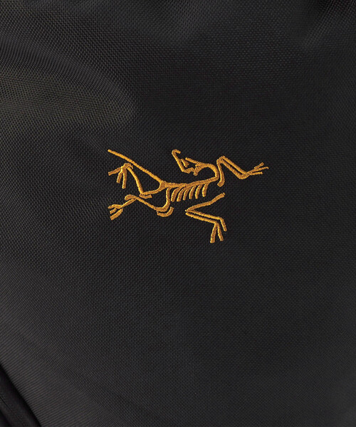 ARC'TERYX(アークテリクス)の「ARC’TERYX/アークテリクス マンティス 26 バックパック/Mantis 26 Backpack(バックパック/リュック・メンズ・ブラック/サックスブルー・ONE SIZE)」の6枚目の写真