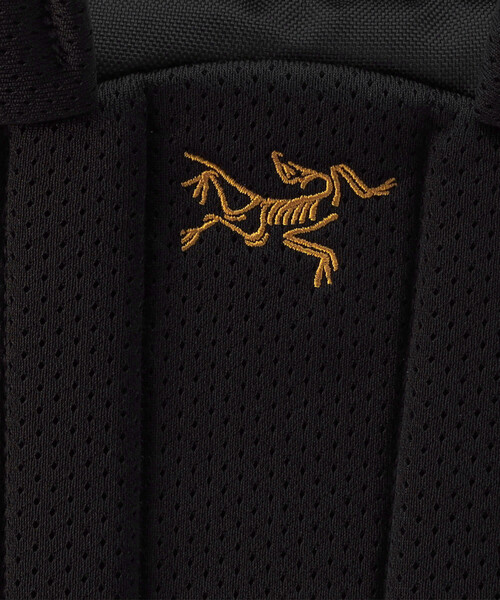 ARC'TERYX(アークテリクス)の「ARC’TERYX/アークテリクス マンティス 26 バックパック/Mantis 26 Backpack(バックパック/リュック・メンズ・ブラック/サックスブルー・ONE SIZE)」の7枚目の写真