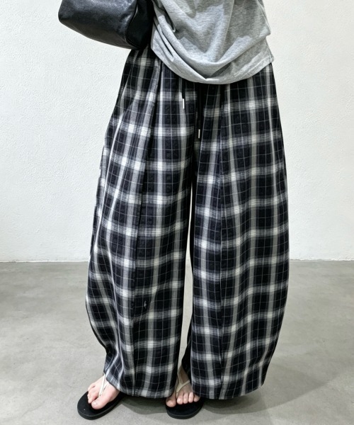 FLINEA(フリネア)の「チェック柄配色リラックスパンツ(その他パンツ・レディース・ホワイト/ブルー/ブラック・FREE)」の2枚目の写真