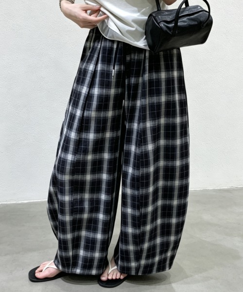 FLINEA(フリネア)の「チェック柄配色リラックスパンツ(その他パンツ・レディース・ホワイト/ブルー/ブラック・FREE)」の8枚目の写真