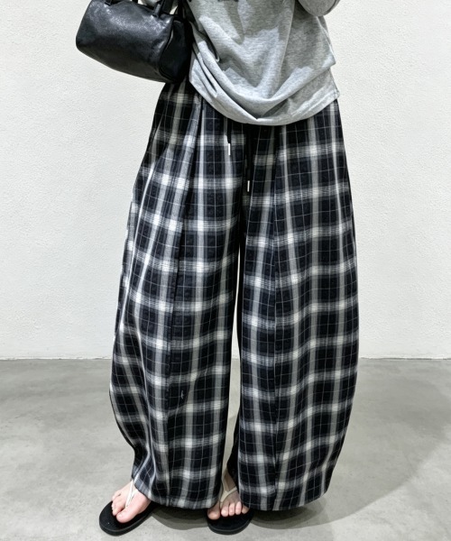 FLINEA(フリネア)の「チェック柄配色リラックスパンツ(その他パンツ・レディース・ホワイト/ブルー/ブラック・FREE)」の10枚目の写真