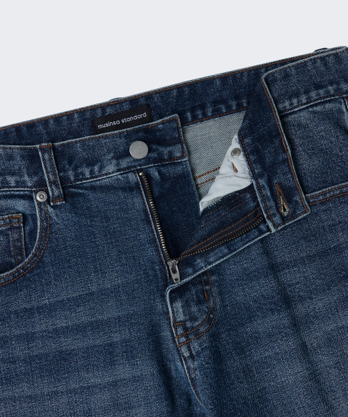 MUSINSA STANDARD（ムシンサスタンダード）の「スリムストレートデニムパンツ [ミディアムインディゴ]（デニムパンツ・メンズ・その他・28/29/30/31/32/33/34/36/38）」の4枚目の写真