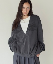 《UNISEX》リメイクフウVネックピグメントスウェット