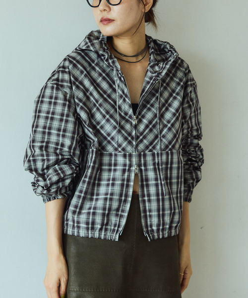 IENA LA BOUCLE(イエナラブークル)の「IENA LA BOUCLE ハイカウントチェックタフタブルゾン(その他アウター・レディース・チョコ・FREE)」の4枚目の写真