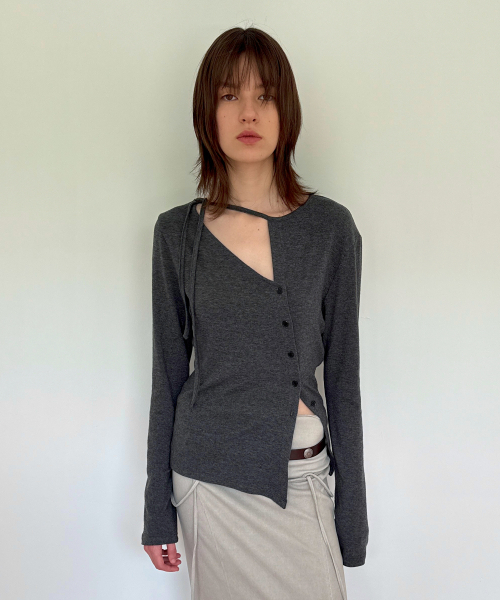 DIAGONAL(ダイアゴナル)の「DIAGONAL BUTTON STRAP CARDIGAN (charcoal)(カーディガン/ボレロ・レディース・その他・FREE)」の1枚目の写真