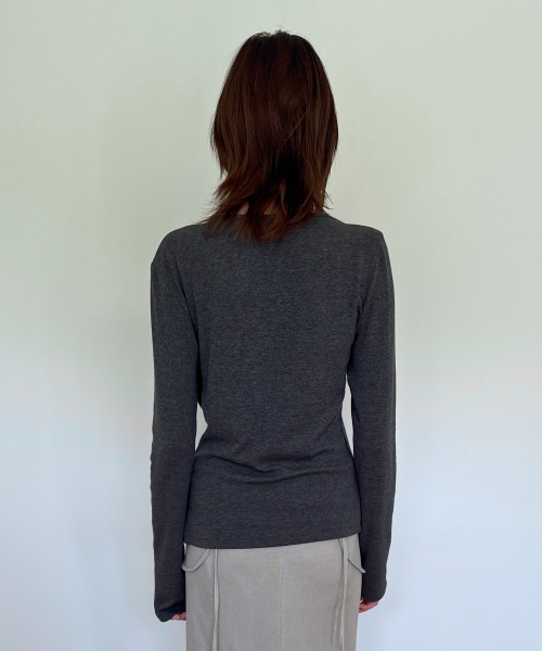 DIAGONAL(ダイアゴナル)の「DIAGONAL BUTTON STRAP CARDIGAN (charcoal)(カーディガン/ボレロ・レディース・その他・FREE)」の2枚目の写真