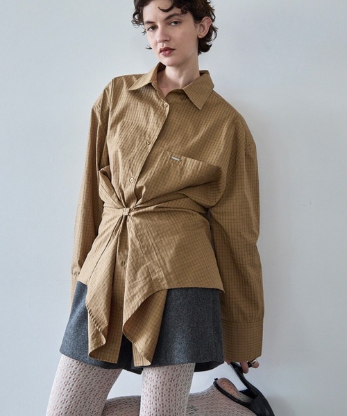 VION（ヴィオン）の「チェックショルダーパデッドシャツ / Check Shoulder Padded Shirt（シャツ/ブラウス・レディース・ホワイト/ベージュ・FREE）」の2枚目の写真
