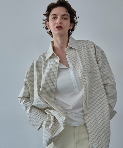 VION（ヴィオン）の「チェックショルダーパデッドシャツ / Check Shoulder Padded Shirt（シャツ/ブラウス・レディース・ホワイト/ベージュ・FREE）」の4枚目の写真