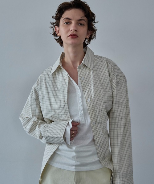 VION（ヴィオン）の「チェックショルダーパデッドシャツ / Check Shoulder Padded Shirt（シャツ/ブラウス・レディース・ホワイト/ベージュ・FREE）」の7枚目の写真