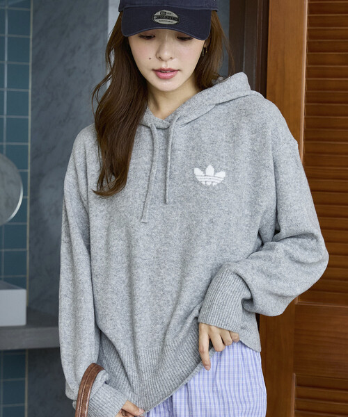 adidas（アディダス）の「adidas/アディダス ESSENTIALS KNIT HOODIE/エッセンシャルズ ニット フーディー　限定展開（パーカー・レディース・グレー/ブラウン/ベージュ・MEDIUM/SMALL）」の11枚目の写真