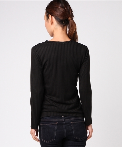 Honeys（ハニーズ）の「テレコ素材ＶネックロングＴシャツ（Tシャツ/カットソー・レディース・ブラック/ブルー/ピンク/カーキ/チャコール/オフホワイト・L/LL/M）」の8枚目の写真