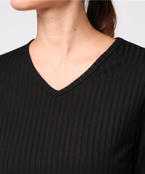 Honeys（ハニーズ）の「テレコ素材ＶネックロングＴシャツ（Tシャツ/カットソー・レディース・ブラック/ブルー/ピンク/カーキ/チャコール/オフホワイト・L/LL/M）」の9枚目の写真